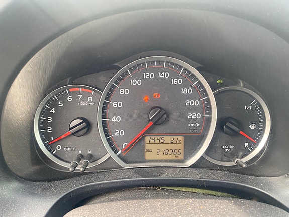 Toyota Yaris 8 of 15