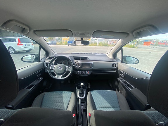 Toyota Yaris 7 of 15