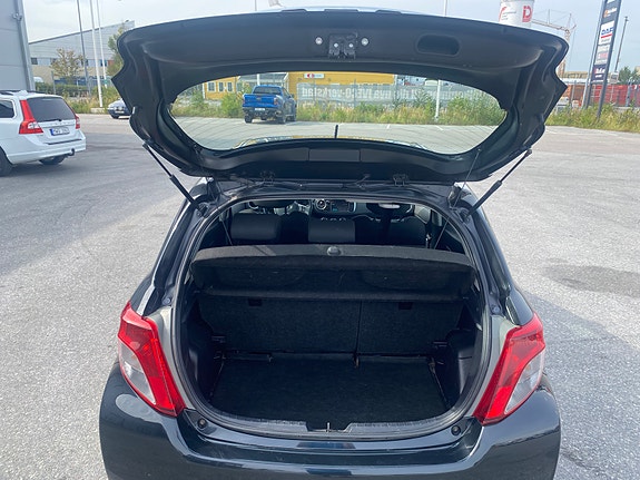 Toyota Yaris 12 of 15