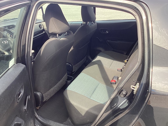 Toyota Yaris 6 of 15