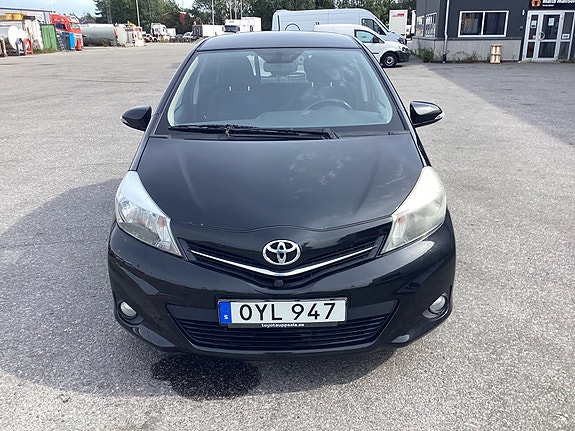 Toyota Yaris 3 of 15