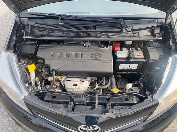 Toyota Yaris 11 of 15