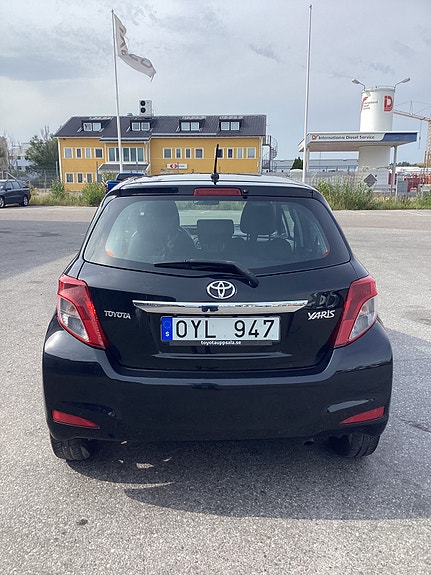 Toyota Yaris 4 of 15