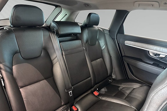 Volvo V90 Cross Country 11 of 30