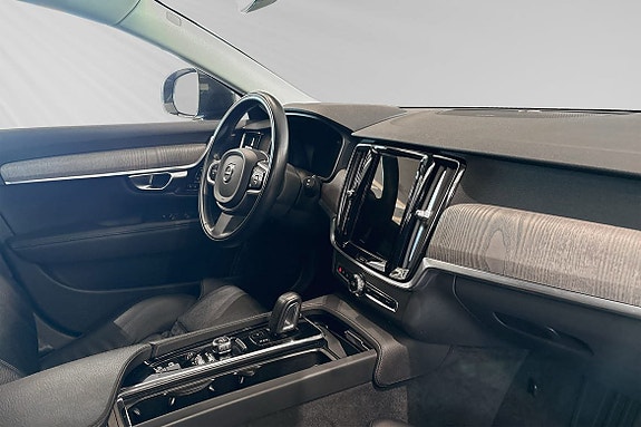 Volvo V90 Cross Country 10 of 30