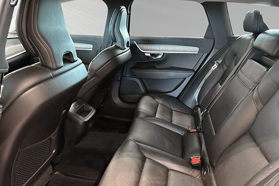 Volvo V90 Cross Country 8 of 30