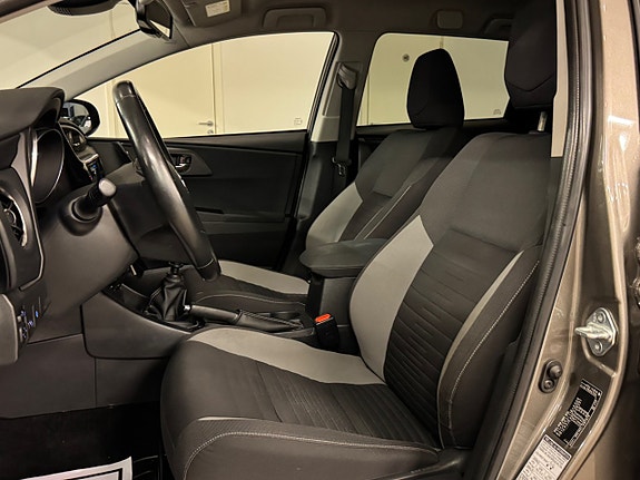 Toyota Auris 14 of 24