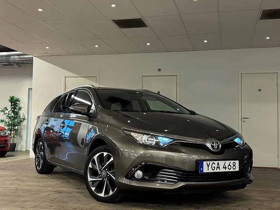 Toyota Auris 6 of 24