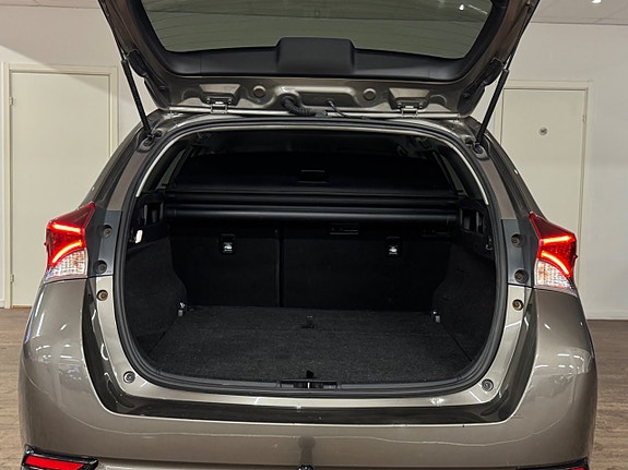 Toyota Auris 10 of 24