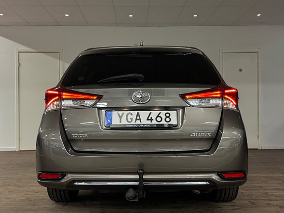 Toyota Auris 9 of 24