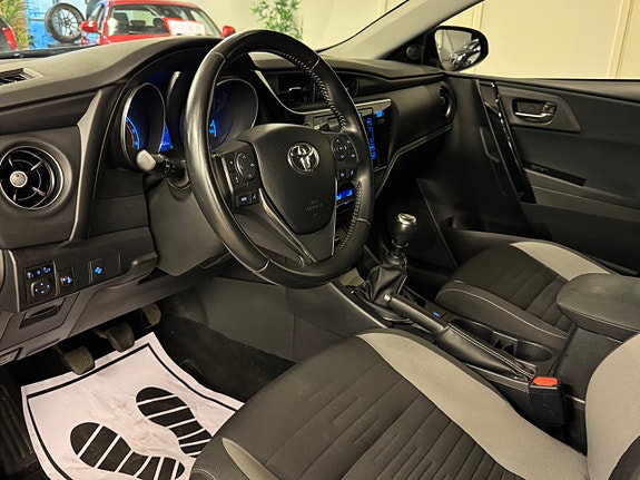 Toyota Auris 12 of 24