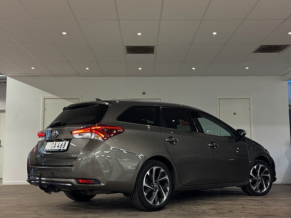 Toyota Auris 8 of 24