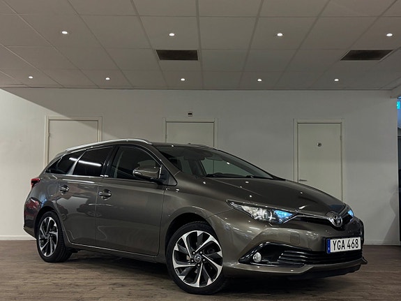 Toyota Auris 5 of 24
