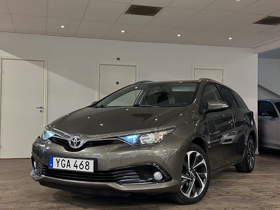 Toyota Auris 3 of 24