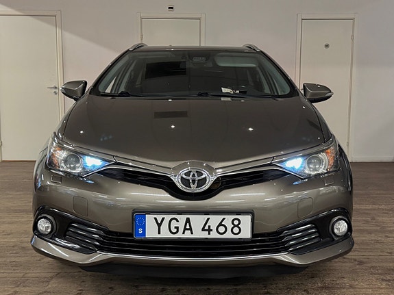 Toyota Auris 4 of 24