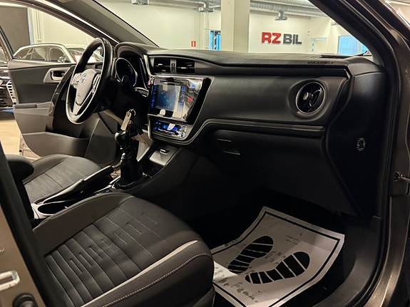 Toyota Auris 18 of 24