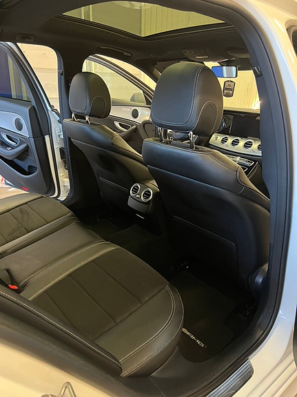 Mercedes-Benz E220 5 of 6