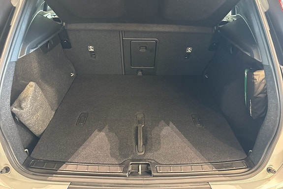 Volvo XC40 13 of 30