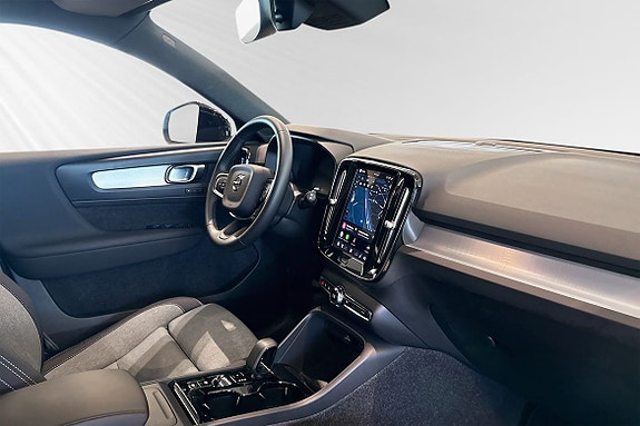 Volvo XC40 10 of 30
