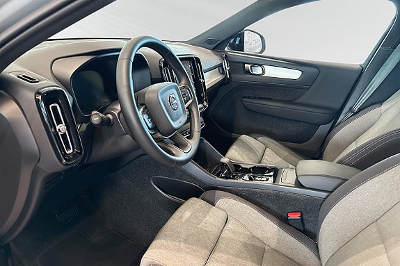 Volvo XC40 7 of 30