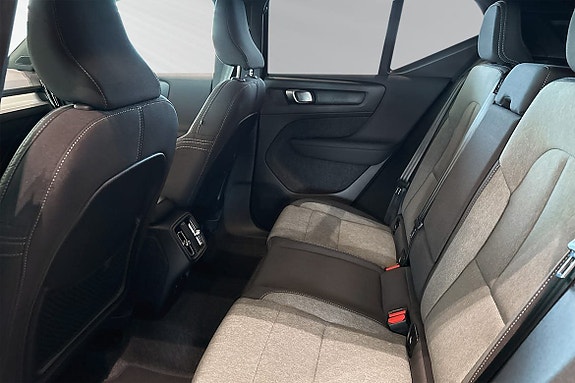 Volvo XC40 8 of 30