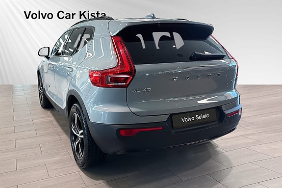 Volvo XC40 4 of 30