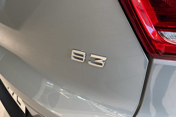 Volvo XC40 12 of 30