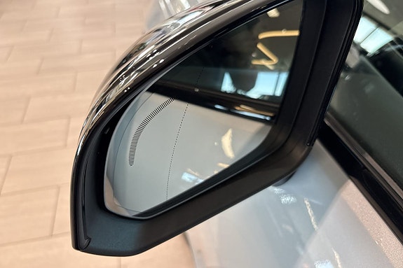 Volvo XC40 16 of 30