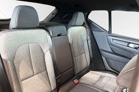Volvo XC40 11 of 30