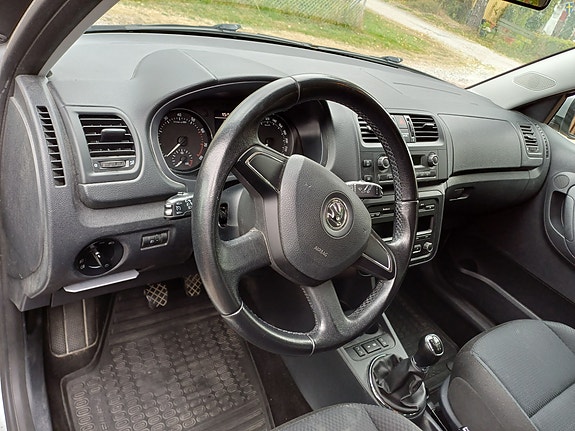 Skoda Fabia 2 of 8