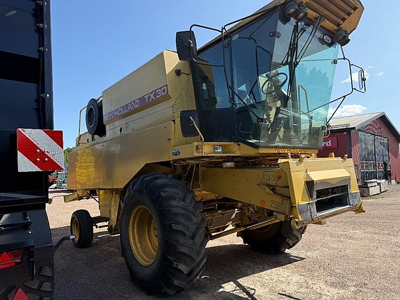 New Holland TX 30 15” 3 of 4