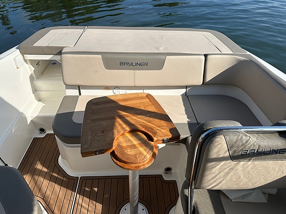 Bayliner VR6 5 of 12