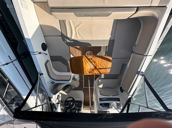 Bayliner VR6 8 of 12