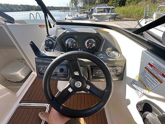 Bayliner VR6 9 of 12