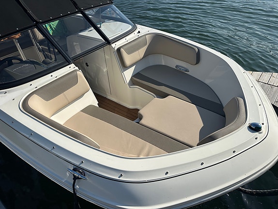 Bayliner VR6 3 of 12