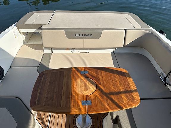Bayliner VR6 7 of 12