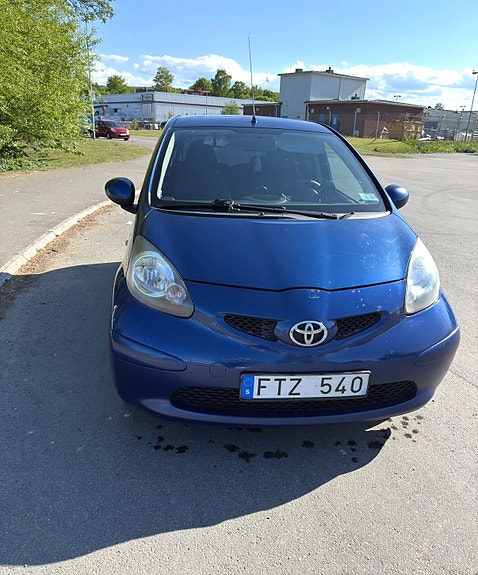 Toyota Aygo 2 of 8