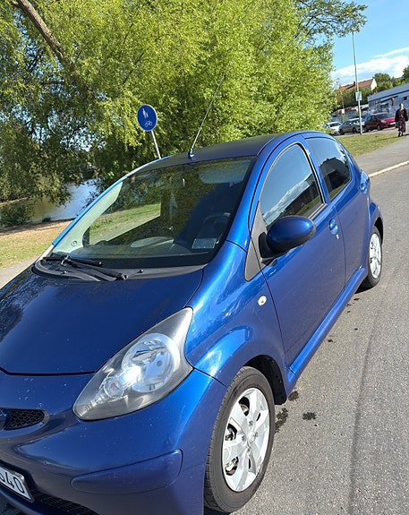 Toyota Aygo 3 of 8