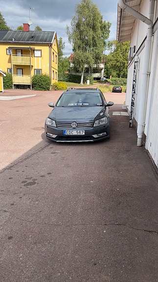 Volkswagen Passat Alltrack 2 of 6