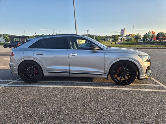 Audi Q8 2 of 4