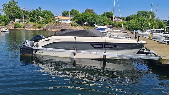 Uttern D77 – Mercury Verado 300 V8 – välutrustad och välskött 19 of 21