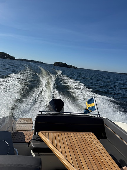 Uttern D77 – Mercury Verado 300 V8 – välutrustad och välskött 14 of 21