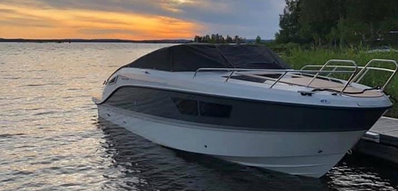 Uttern D77 – Mercury Verado 300 V8 – välutrustad och välskött 13 of 21