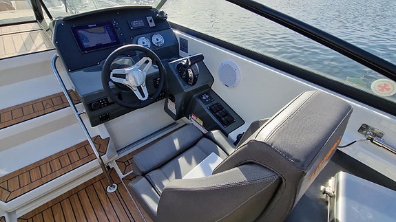 Uttern D77 – Mercury Verado 300 V8 – välutrustad och välskött 20 of 21