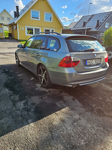 BMW 320d 2 of 2