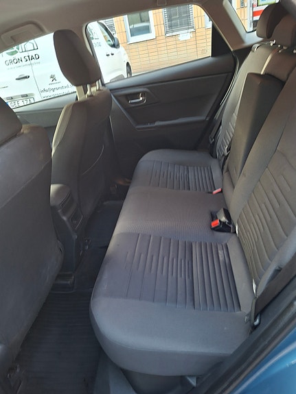 Toyota Auris 7 of 8