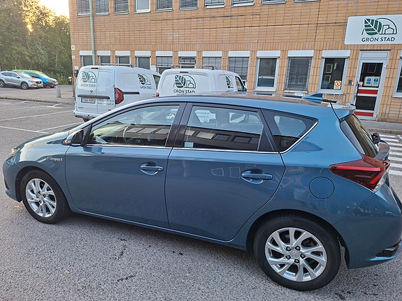 Toyota Auris 2 of 8