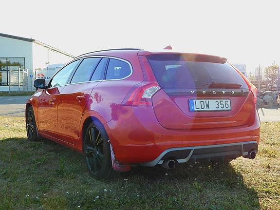 Volvo V60 2 of 26