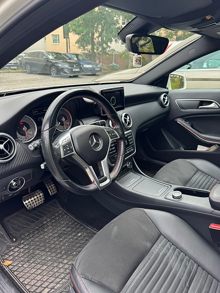 Mercedes-Benz A180 4 of 5