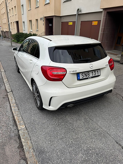 Mercedes-Benz A180 2 of 5